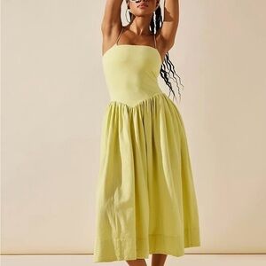 Free People Onda drop waist tube midi
Size XS